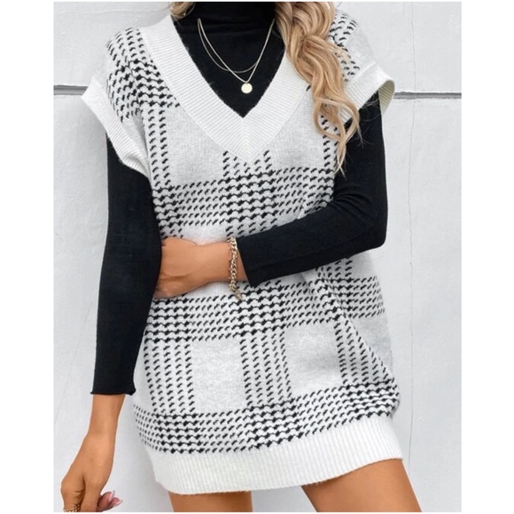 Cozy Plaid Print V Neck Long Vest - Picture 3 of 4